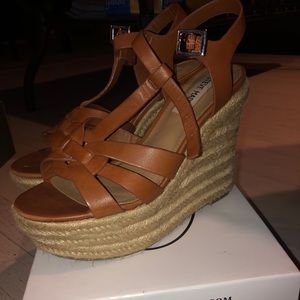 Steve Madden Tan Wedges